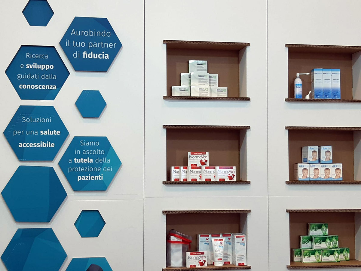 Dettaglio delle mensole realizzate per lo Stand di Aurobindo Pharma Italia in Fiera
