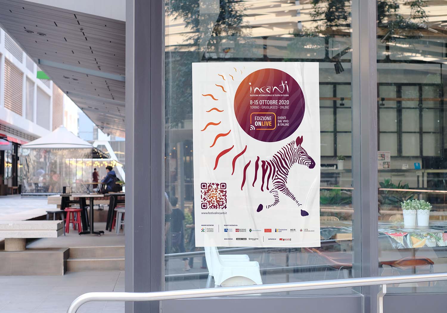 Locandina del Festival incanti, ed. 2020, affissa su vetro